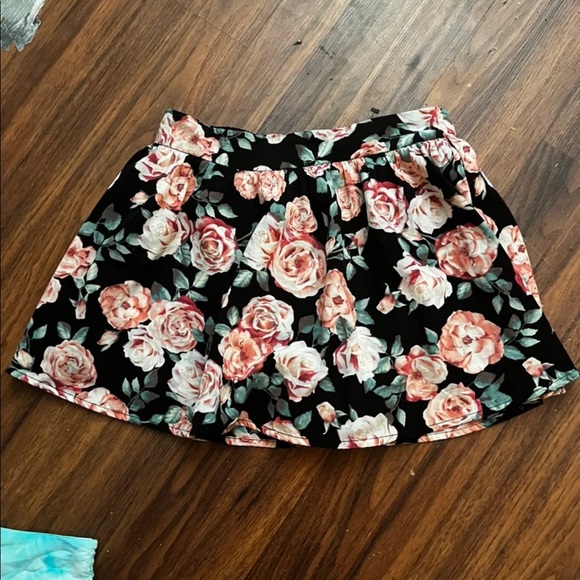 Bundle of Junior’s Skirts - Picture 2 of 4